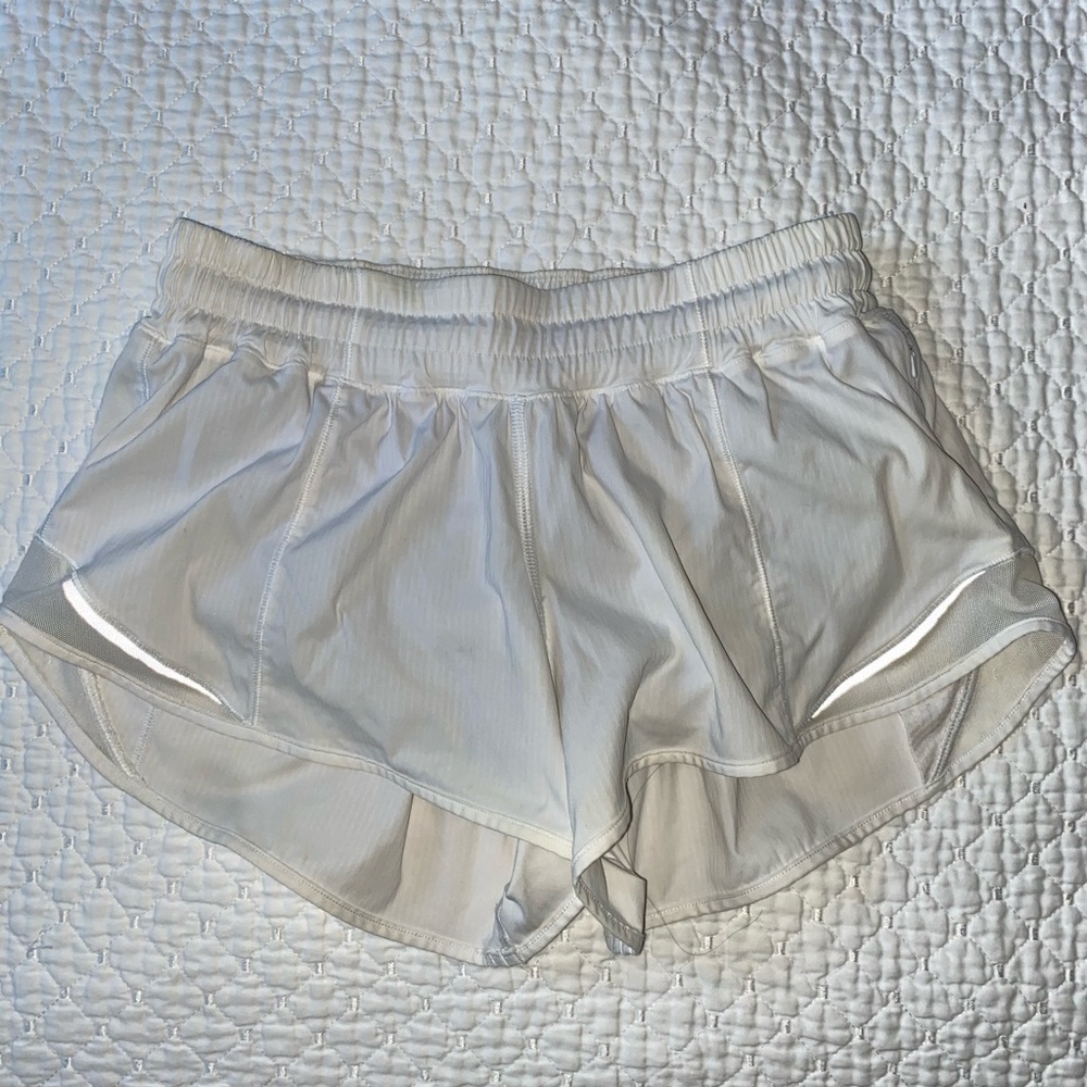 Lululemon Hotty Hot Shorts 2’5
